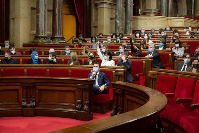 Pleno del Parlament el 6 de abril. 