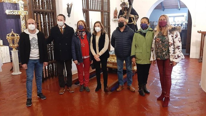 El delegado territorial de Agricultura, Ganadería y Pesca de la Junta en Córdoba, Juan Ramón Pérez (segundo por la izda.), en Fuente Obejuna.