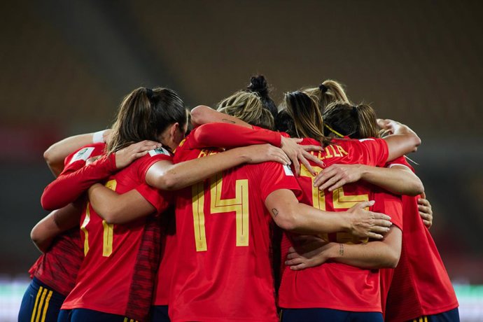 Archivo - Alexia Putellas of Spain celebrates a goal during FIFA Womens World Cup 2023 qualifier match between Spain and Scotland at La Cartuja Stadium on November 30, 2021 in Sevilla, Spain