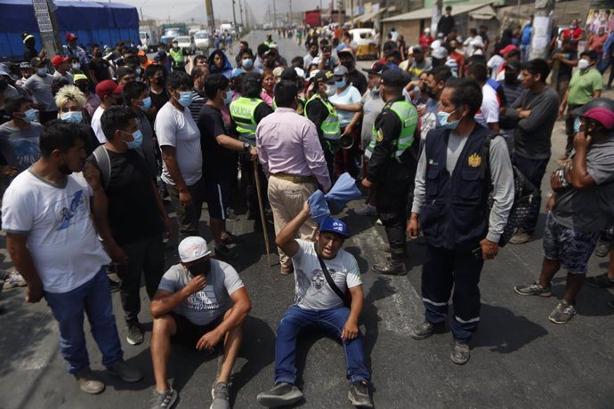 Huelga de transportistas en Perú