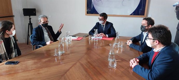 El conseller de Fondos Europeos, Universidad y Cultura, Miquel Company, se reúne con el ministro de Universidades, Joan Subirats.