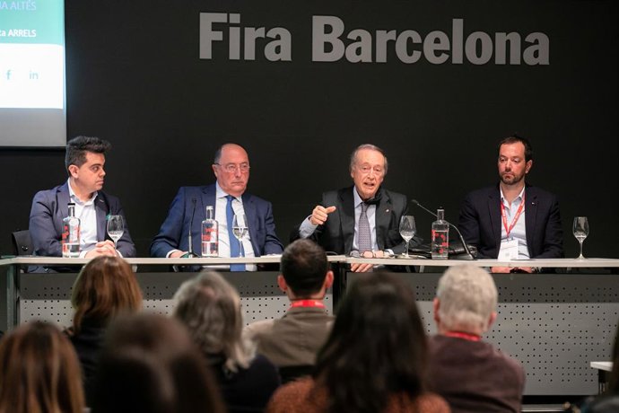 Los representantes de las cuatro bodegas españolas del IWCA durante el encuentro.