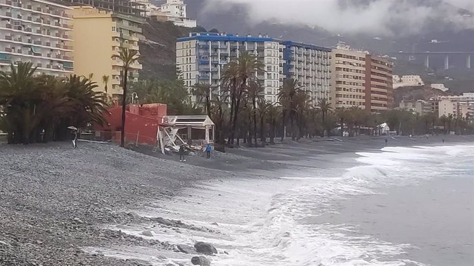 Efectos del temporal de levante en Velilla