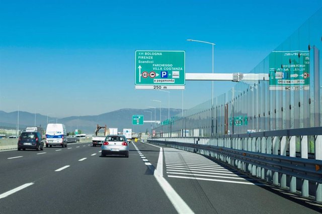 Archivo - Una de las autopistas de Autostrade en Italia