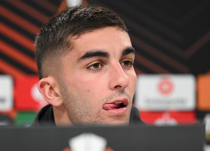 06 April 2022, Hessen, Frankfurt/Main: FC Barcelona's Ferran Torres speaks during a press conference ahead of Thursday's UEFA Europa League quarter-final first leg soccer match against Eintracht Frankfurt. Photo: Arne Dedert/dpa
