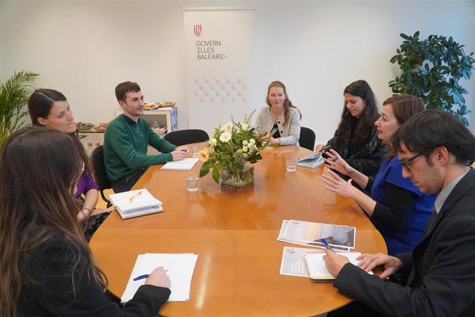 La presidenta del Govern, Francina Armengol, y el conseller de Modelo Económico, Turismo y Trabajo, Iago Negueruela, se reúnen con entidades ecologistas en Bruselas.