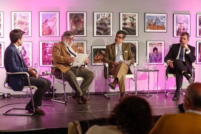 Mesa redonda en Fundación Cajasol de Córdoba sobre música y poesía en la Semana Santa