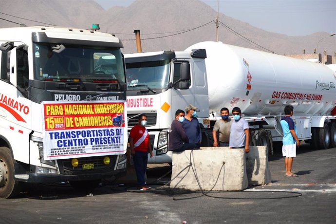 Paro de transportistas en Perú