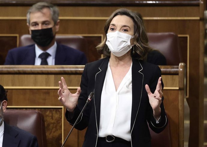 La secretaria general del Partido Popular y portavoz del partido, Cuca Gamarra, interviene en una sesión plenaria, en el Congreso de los Diputados, a 6 de abril de 2022, en Madrid (España). El pleno está centrado en las preguntas de la oposición al Gobi