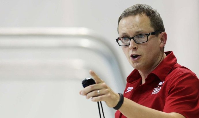 El entrenador británico de natción Ben Titley durante su etapa al frente de la natación canadiense