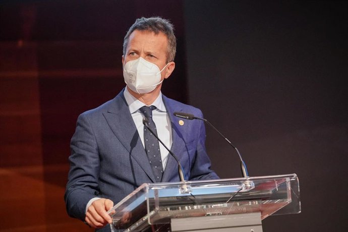 El consejero de educación del gobierno vasco, Jokin Bildarratz, interviene en el XV Encuentro de la Red Estatal de Ciudades Educadoras (RECE), en el Palacio de Congresos Europa de Vitoria-Gasteiz, a 17 de marzo de 2022, en Vitoria, Álava