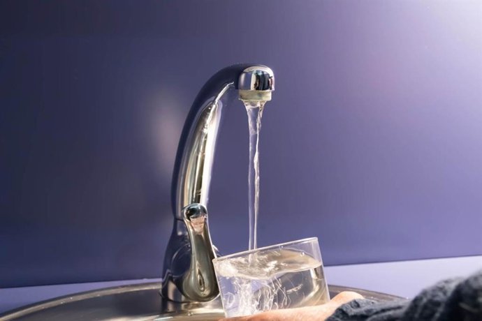 Archivo - Cartagena mantiene la tasa municipal del agua a los hogares y la rebaja un 20 por ciento a la hostelería