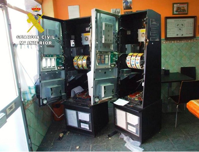 Archivo - Máquinas tragaperras violentadas en Mieres