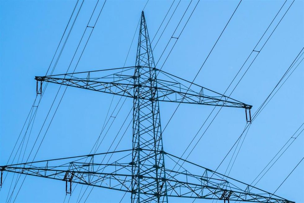 Una torre de distribución de la energía eléctrica