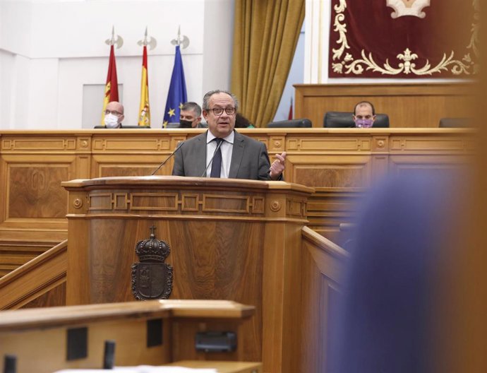 El consejero de Hacienda y Administraciones Públicas, Juan Alfonso Ruiz Molina, intervine en el debate del pleno.