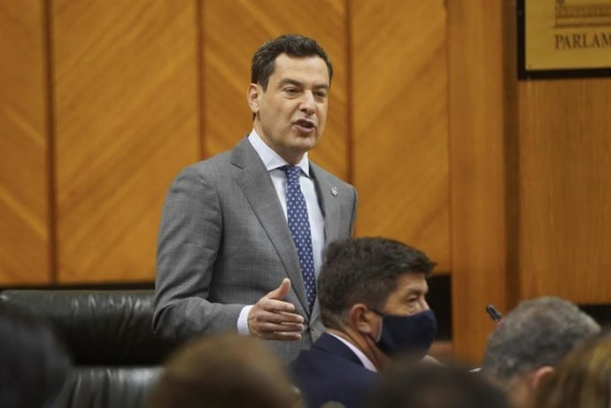 El presidente de la Junta de Andalucía, Juanma Moreno, este jueves en el Parlamento