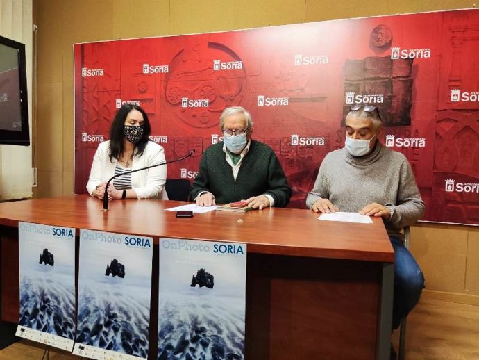 María Ferrer, Jesús Bárez y Juan Carlos Rodrigo presentan el festival OnPhoto Soria.