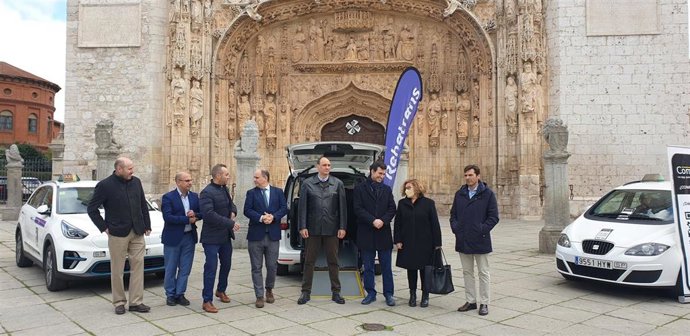 Presentación de Compartaxi en la Plaza San Pablo de Valladolid