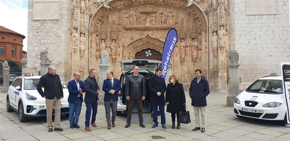 Presentación de Compartaxi en la Plaza San Pablo de Valladolid