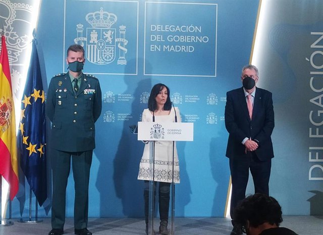 La delegada del Gobierno en Madrid, Mercedes González; junto al coronel de la Agrupación de Tráfico de la Guardia Civil, Benito Monzón (a la izquierda); y el jefe provincial de Tráfico, Cristóbal Cremades.