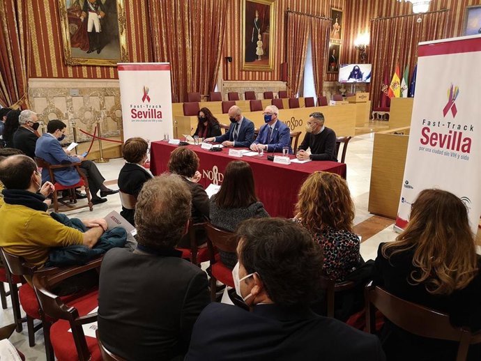 Presentación de la conferencia internacional de ciudades Fast-Track de lucha contra el VIH-Sida, prevista en Sevilla para otoño.