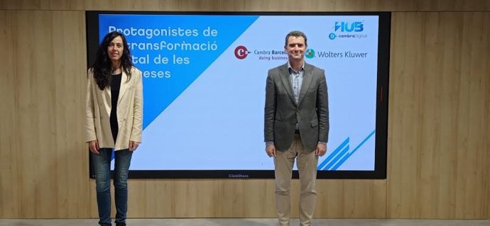 La presidenta de la Cambra de Barcelona, Mnica Roca, i el director general de Wolters Kluwer Tax & Accounting a Espanya, Toms Font