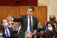 Moreno promete hacer "todo lo posible" por paliar la subida de precios y acusa a Moncloa de "falta de sensibilidad"