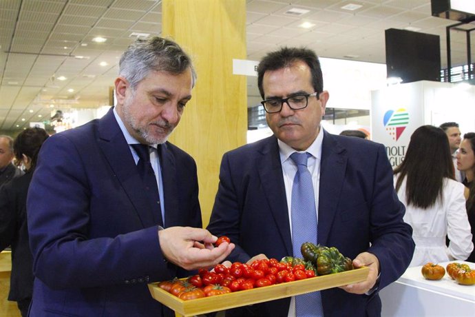 Escobar y Rodríguez muestran el producto almeriense en Fruitlogística