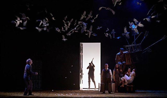 Archivo - Escena del montaje 'Los Santos Inocentes', que se estrena este viernes en el Teatro Calderón de Valladolid.