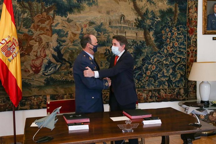 Repsol y el Ejército del Aire firman un acuerdo para impulsar la movilidad aérea sostenible