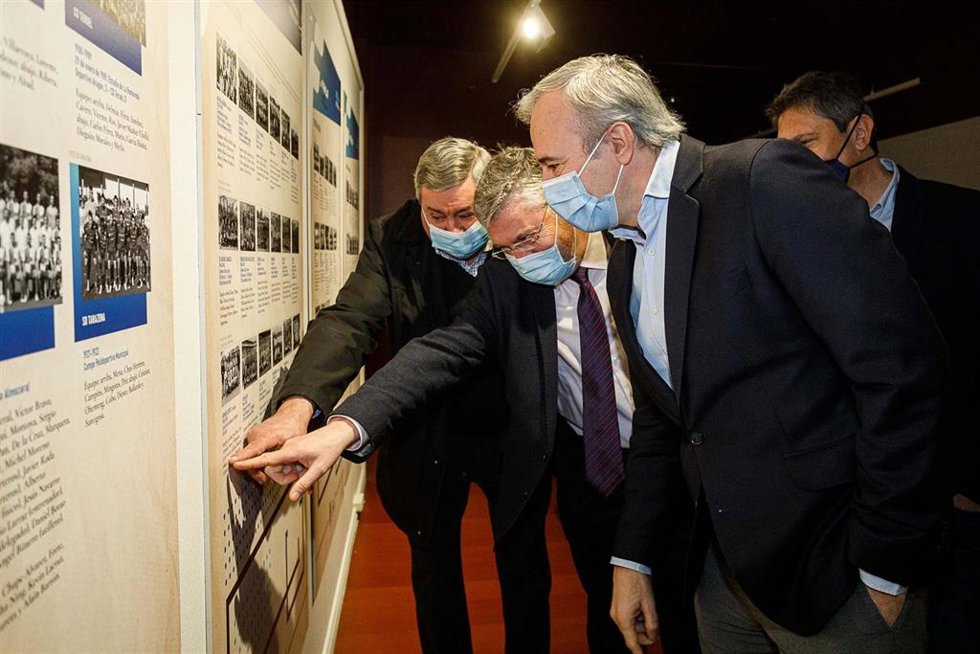 El alcalde de Zaragoza, Jorge Azcón,  En la presentación de la exposición F de FÚTBOL. 100 AÑOS DE PASIÓN DE UNA SOCIEDAD, en el Centro de Historias.