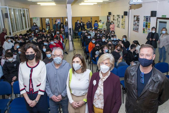 Las Consejeras De Presidencia, Paula Fernández, Y De Educación, Marina Lombó, Participan En Una Charla Del Proyecto FES De Prevención De Adicciones, Del Comunicador Y Excampeón Olímpico De Waterpolo, Pedro García Aguado.