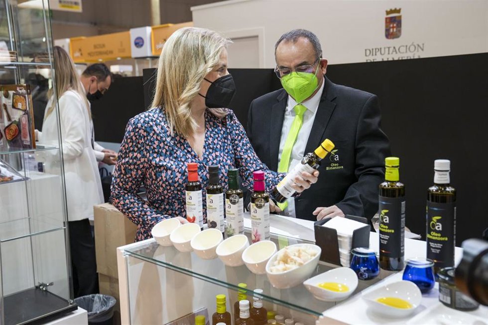 La diputada provincial de Promoción Agroalimentaria de Almería en Alimentaria.