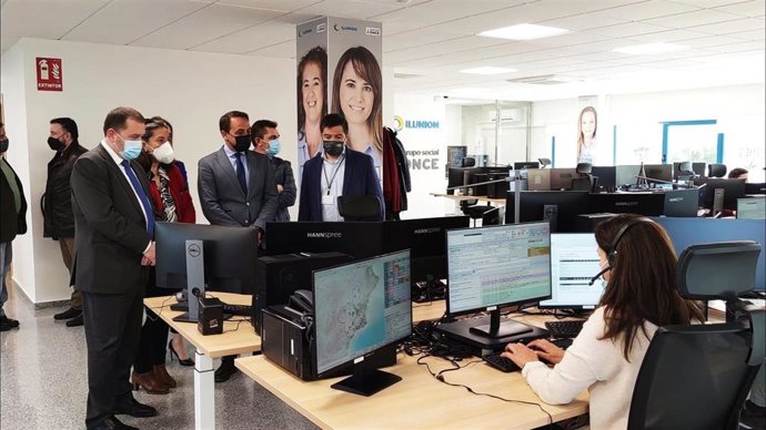 El consejero de Transparencia, Seguridad y Emergencias, Antonio Sánchez Lorente, visita las nuevas instalaciones de atención de llamadas del '1-1-2'