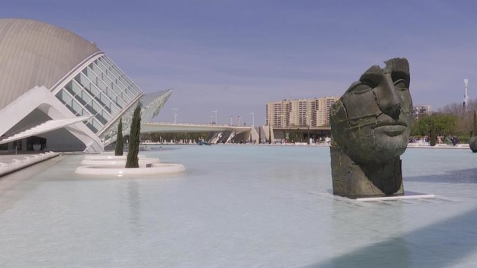 VÍDEO: La "belleza rota" de las esculturas de Igor Mitoraj se exhibe en la Ciutat Arts i les Cincies de Valencia