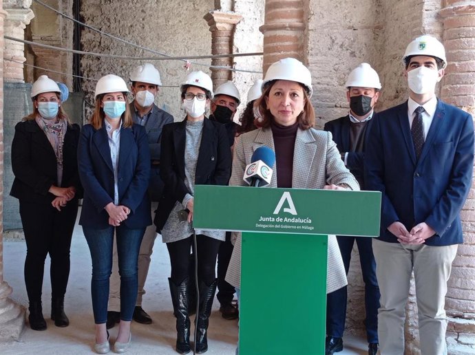 La delegada del Gobierno andaluz en Málaga en una rueda de prensa en Coín