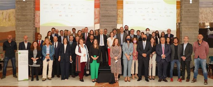 Foto de familia de la Mesa del Tabaco celebrada en Las Palmas de Gran Canaria