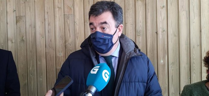 Archivo - El conselleiro de Educación, Cultura e Universidades, Román Rodríguez