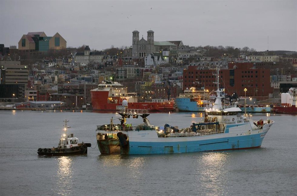 Archivo - El pesquero español 'Playa Menduiña Dos' a su llegada al Puerto de San Juan de Terranova, a 19 de febrero de 2022, en San Juan, Terranova (Canadá). Los barcos con los tres supervivientes y los nueve cuerpos recuperados tras el naufragio del pe