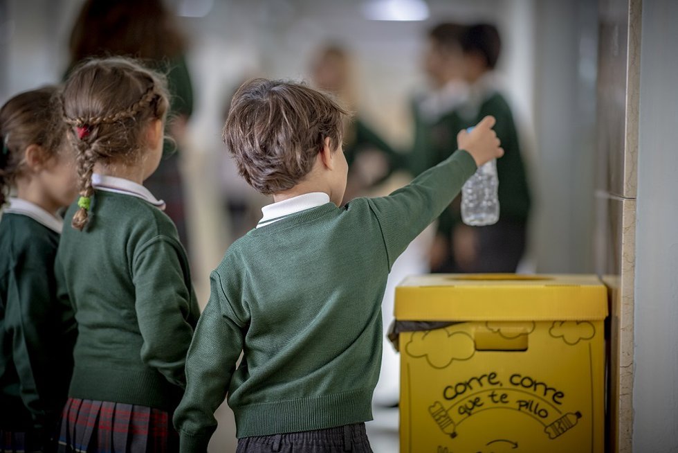 Archivo - Niños participan en 'Naturaliza', proyecto medioambiental de Ecoembes