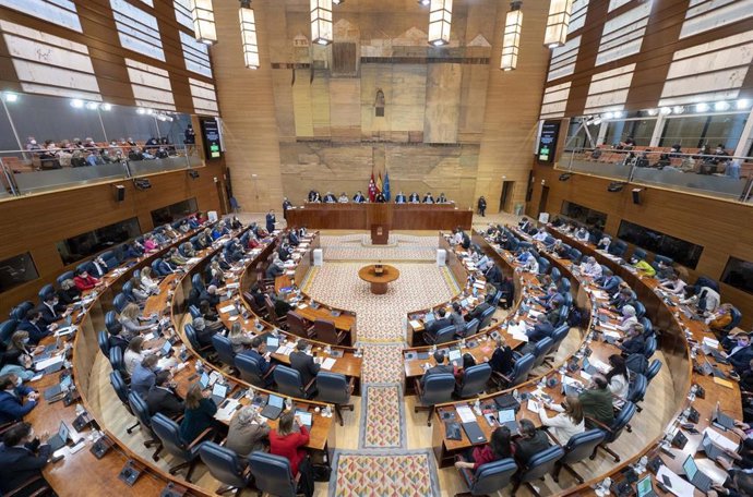Vista general del hemiciclo en un pleno en la Asamblea de Madrid