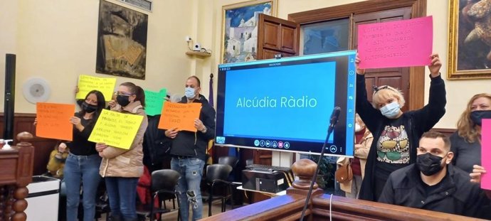 Empresarios y comerciantes han participado en el pleno.