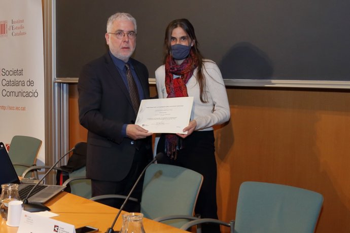 El presidente del CAC, Xevi Xirgo, y la ganadora de los XXXIII Premios CAC Floriane Bardini