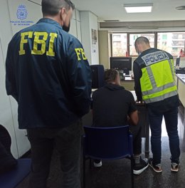 Agentes del FBI y de la Policía Nacional en Palma durante la investigación conjunta.