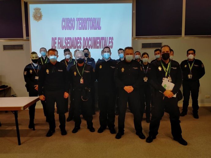 Curso Territorial de Falsedades Documentales en el Aeropuerto de Palma.