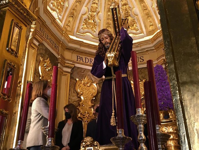 La delegada de la Junta de Andalucía en Málaga, Patricia Navarro, en Alhaurín el Grande visita las cofradías de los Verdes y los Moraos