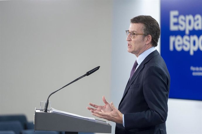 Sánchez recibe por primera vez al nuevo presidente del PP, Alberto Núñez Feijóo