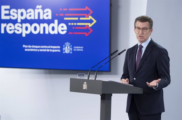 Sánchez recibe por primera vez al nuevo presidente del PP, Alberto Núñez Feijóo