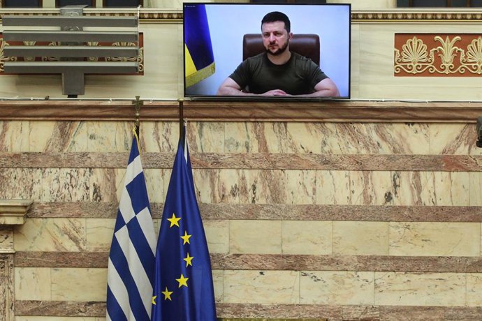 07 April 2022, Greece, Athens: Ukrainian President Volodymyr Zelesnky delivers a transmitted speech to the Greek Parliament. Photo: Aristidis Vafeiadakis/ZUMA Press Wire/dpa