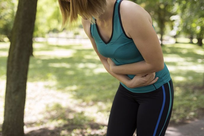 Archivo - Mujer, diarrea, dolor, correr